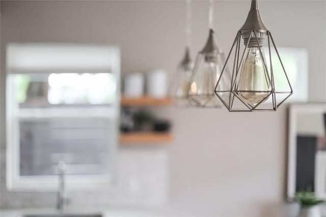 5512 Duval St Unit 2, Austin, TX 78751 - detailed view of a chandelier