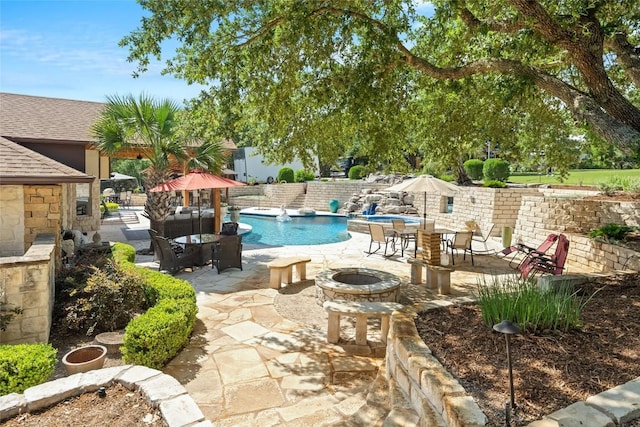 1020 Foothills Dr, Dripping Springs, TX 78620 - swimming pool with a fire pit and a patio area