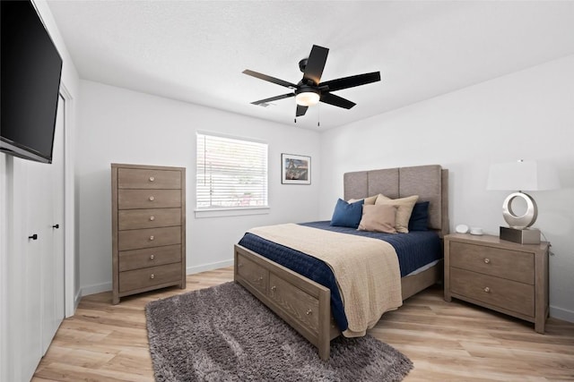 1020 Foothills Dr, Dripping Springs, TX 78620 - bedroom with light wood-style flooring, baseboards, and a ceiling fan