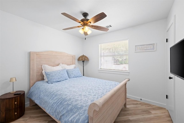 1020 Foothills Dr, Dripping Springs, TX 78620 - bedroom with light wood-style flooring, baseboards, and ceiling fan