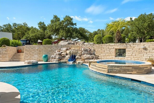 1020 Foothills Dr, Dripping Springs, TX 78620 - swimming pool featuring an in-ground hot tub