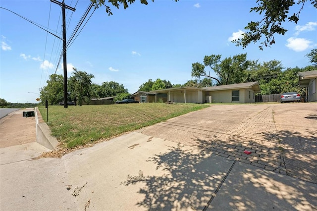 4610 S 1st St, Austin, TX 78745 - ranch-style home with concrete driveway and a front lawn