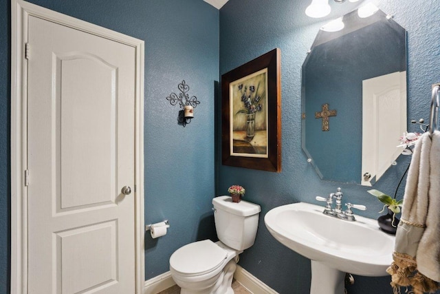 3822 Sky Ln, Round Rock, TX 78681 - half bathroom featuring toilet, a sink, and baseboards