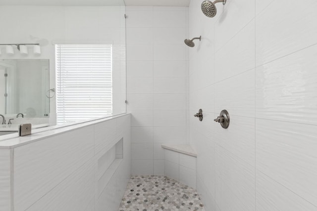 904 Arundel Rd, Lakeway, TX 78738 - full bathroom featuring tiled shower