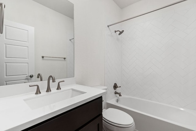 904 Arundel Rd, Lakeway, TX 78738 - full bath with toilet, vanity, and washtub / shower combination