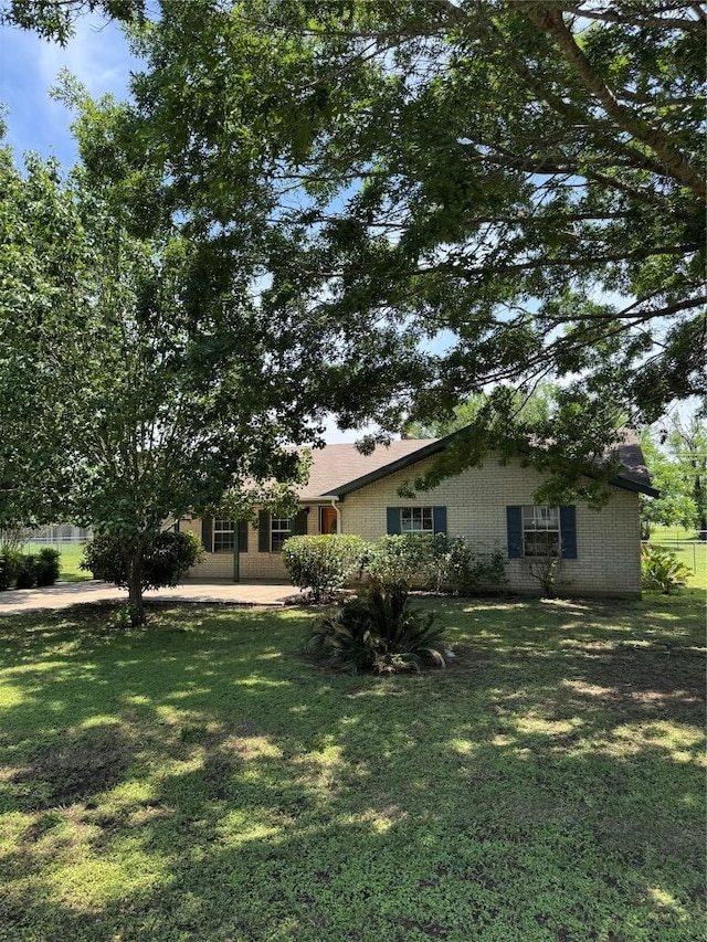 405 Lynch St, Smithville, TX 78957 - view of grassy yard