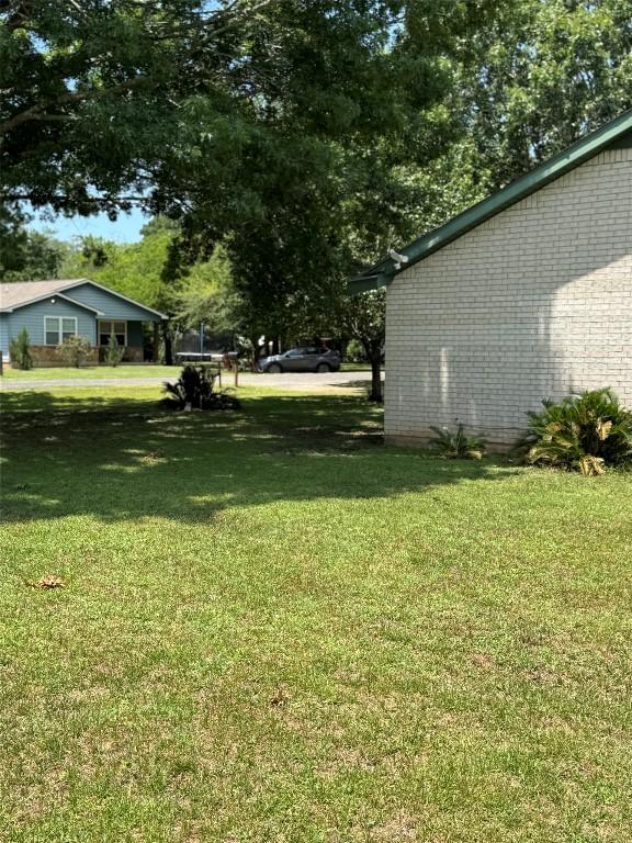 405 Lynch St, Smithville, TX 78957 - view of grassy yard