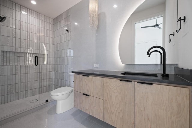 2106 Thornton Rd, Austin, TX 78704 - full bathroom featuring vanity, toilet, tiled shower, and recessed lighting