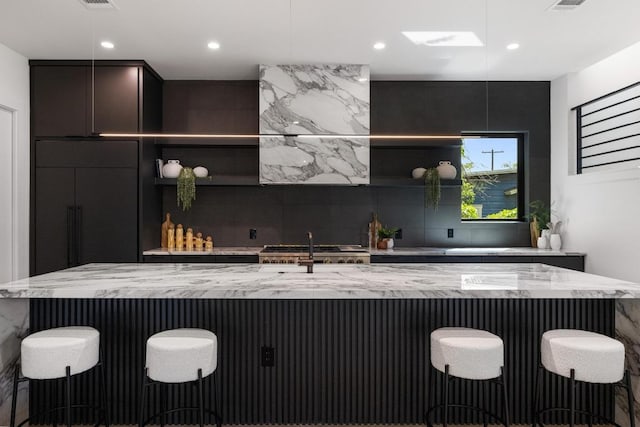 2106 Thornton Rd, Austin, TX 78704 - bar area featuring recessed lighting, backsplash, a sink, and hanging light fixtures