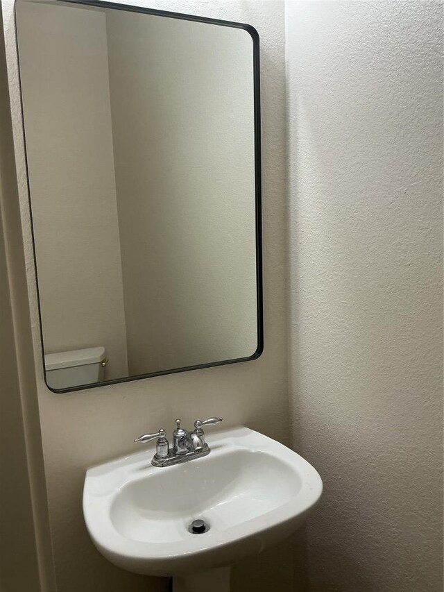 117 Waterloo Dr, Kyle, TX 78640 - bathroom featuring a sink and a textured wall