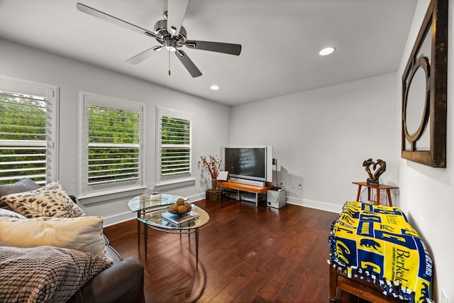 2100 E 10th St, Austin, TX 78702 - living area featuring healthy amount of natural light, wood finished floors, a ceiling fan, and recessed lighting
