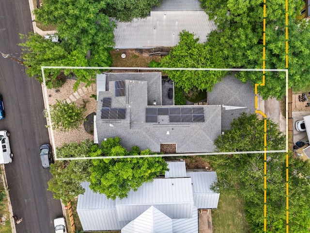 2100 E 10th St, Austin, TX 78702 - aerial view of property and surrounding area featuring property boundaries highlighted