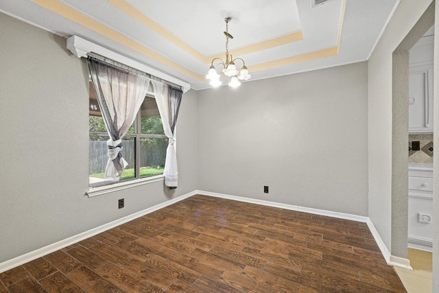 1008 Woodshadows Dr, Harker Heights, TX 76548 - empty room featuring a chandelier, wood finished floors, a tray ceiling, and baseboards