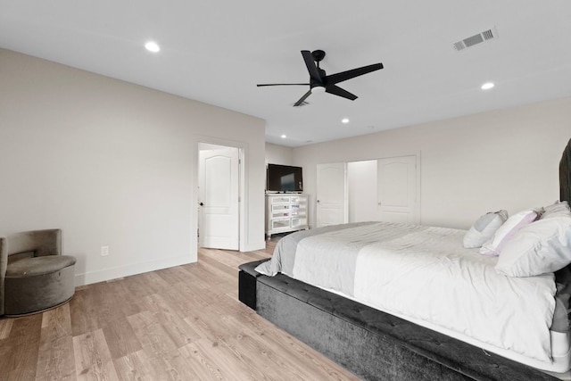 757 Canyon Bnd, Canyon Lake, TX 78133 - bedroom with light wood finished floors, recessed lighting, and a ceiling fan
