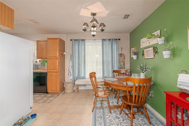 926 Zwicke St, Seguin, TX 78155 - dining space with a textured ceiling