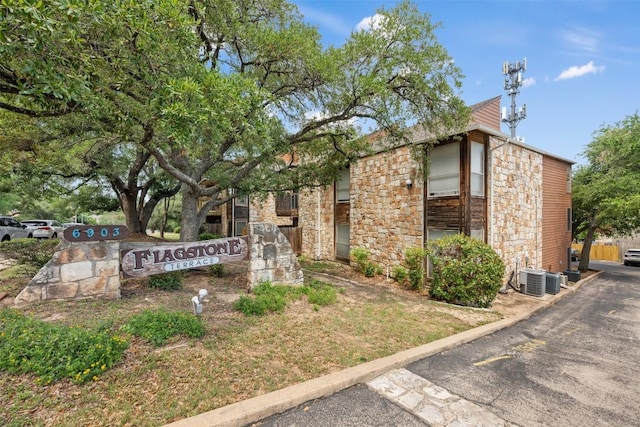 6903 Deatonhill Dr Unit 15, Austin, TX 78745 - view of community sign