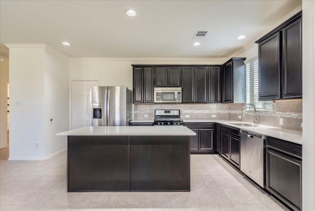 186 Sundown Ave, Buda, TX 78610 - kitchen featuring stainless steel appliances, a sink, crown molding, decorative backsplash, and light countertops