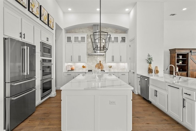 116 Egret Ln, Austin, TX 78737 - kitchen with stainless steel appliances, a sink, wood finished floors, glass insert cabinets, and recessed lighting
