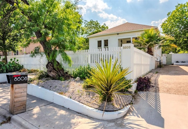 8608 Georgian Dr, Austin, TX 78753 - view of fenced front yard