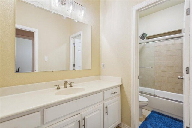 119 Tallwood Cir, Salado, TX 76571 - full bath featuring toilet, vanity, and bath / shower combo with glass door