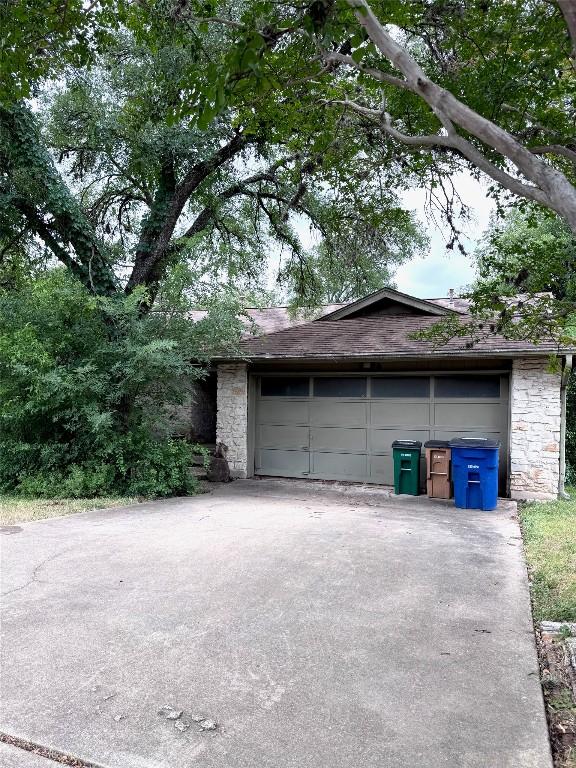 3409 Rosefinch Trl, Austin, TX 78746 - view of garage