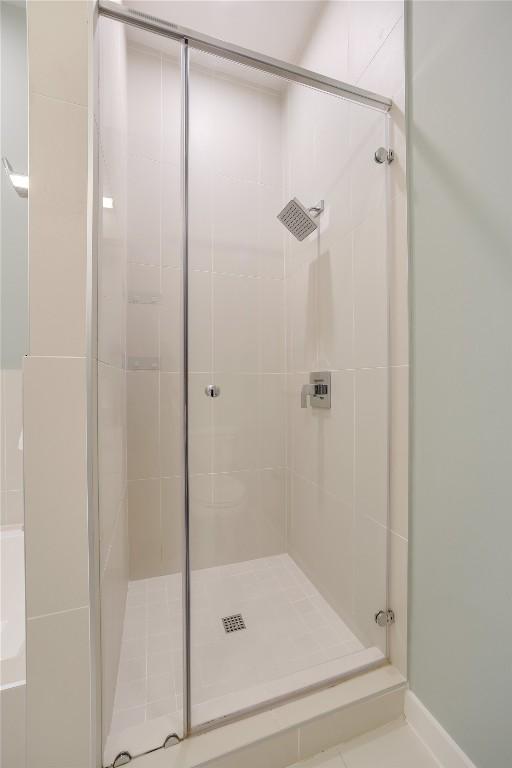 207 W Johanna St Unit 102, Austin, TX 78704 - bathroom with a stall shower