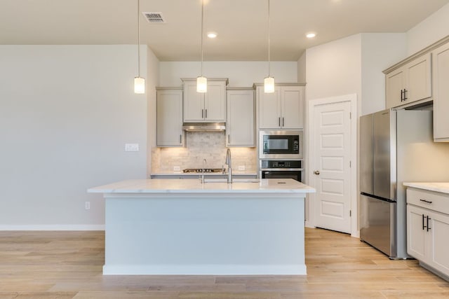 110 Denali Dr, Kyle, TX 78640 - kitchen featuring stainless steel appliances, a sink, tasteful backsplash, light wood-style floors, and recessed lighting