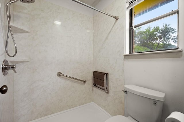 7104 Greenock St, Austin, TX 78749 - full bath with toilet and a shower