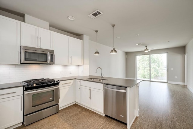2724 Treble Ln Unit 324, Austin, TX 78704 - kitchen with stainless steel appliances, a sink, tasteful backsplash, open floor plan, and a peninsula
