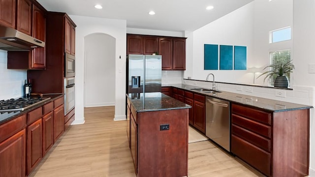 30 Stone Terrace Dr, Austin, TX 78734 - kitchen with stainless steel appliances, under cabinet range hood, a sink, a kitchen island, and light wood-type flooring