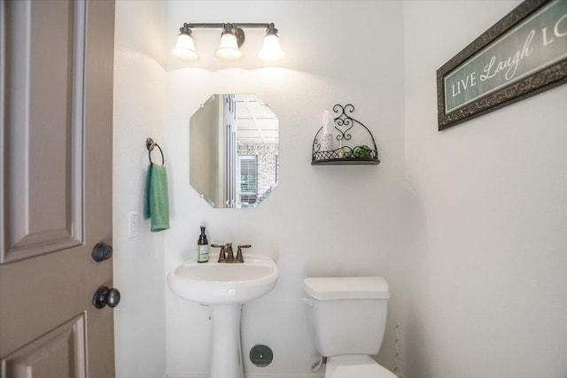 1016 Santaluz Path, Austin, TX 78732 - half bath with toilet