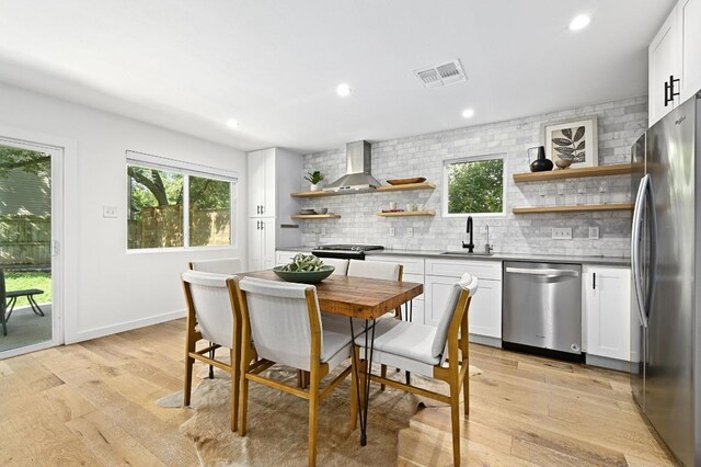 3415 Clarksburg Dr, Austin, TX 78745 - dining area featuring light wood-style flooring, recessed lighting, baseboards, and wet bar