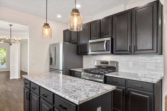 404 N Belinda Ct, Bastrop, TX 78602 - kitchen featuring appliances with stainless steel finishes, tasteful backsplash, a center island, baseboards, and recessed lighting