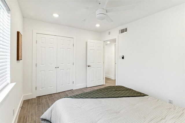 1200 E 52nd St Unit 101, Austin, TX 78723 - bedroom with wood finished floors, a closet, baseboards, recessed lighting, and ceiling fan
