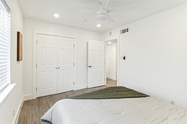 1200 E 52nd St Unit 101, Austin, TX 78723 - bedroom featuring wood finished floors, a closet, recessed lighting, and a ceiling fan