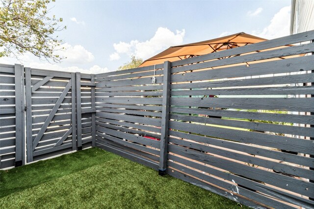 1200 E 52nd St Unit 101, Austin, TX 78723 - view of gate