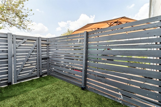 1200 E 52nd St Unit 101, Austin, TX 78723 - view of gate
