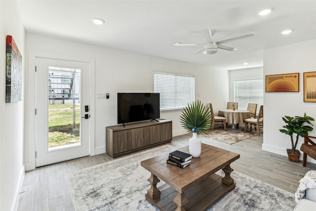 1200 E 52nd St Unit 101, Austin, TX 78723 - living area featuring a ceiling fan, light wood-style flooring, baseboards, and recessed lighting