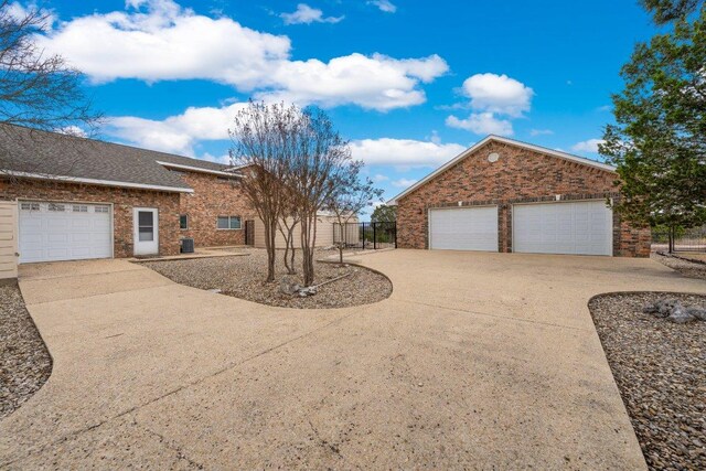 2001 Crown Ridge Dr, Kerrville, TX 78028 - photo 31