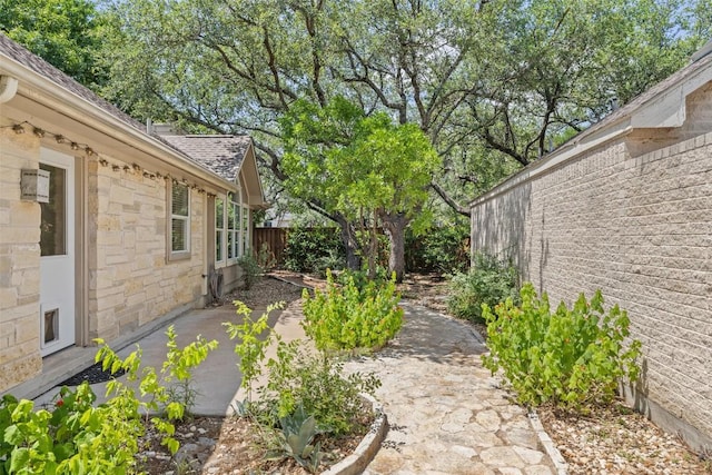 16 Troon Dr, Lakeway, TX 78738 - view of yard with a patio