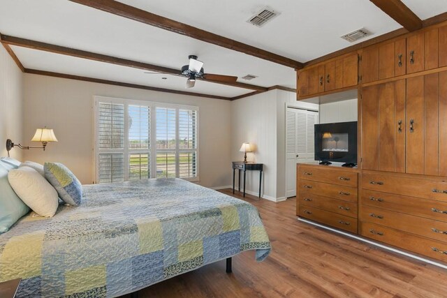 701 W Steele St, Smiley, TX 78159 - bedroom with wood finished floors, beam ceiling, baseboards, crown molding, and ceiling fan