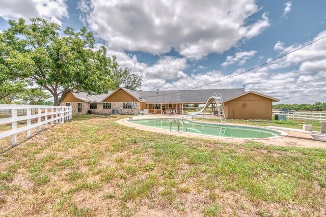 701 W Steele St, Smiley, TX 78159 - view of yard