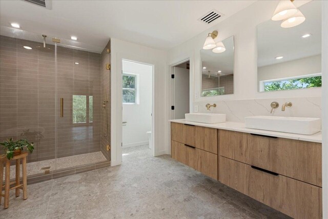 902 Challenger St, Lakeway, TX 78734 - full bath with double vanity, a stall shower, toilet, tasteful backsplash, and recessed lighting