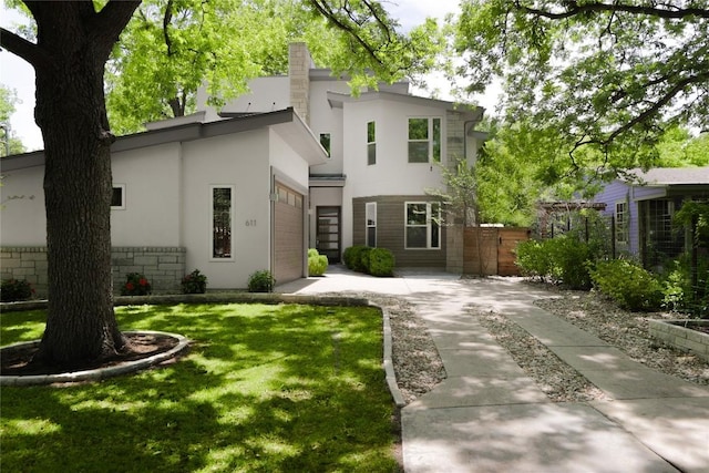 611 Fletcher St, Austin, TX 78704 - contemporary home featuring stucco siding