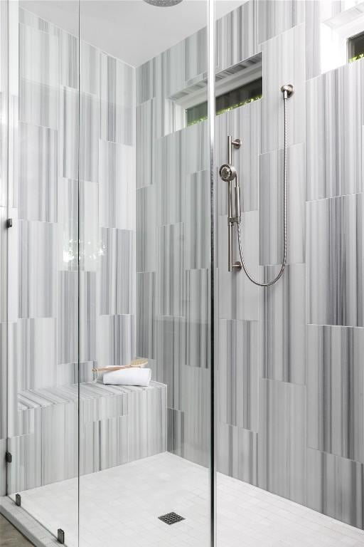 611 Fletcher St, Austin, TX 78704 - full bathroom with a tile shower