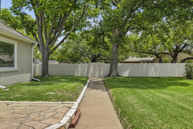 707 W Thompson Ave, Temple, TX 76501 - view of yard with a gate