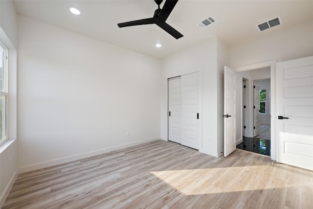 121 Mokolii Ct, Bastrop, TX 78602 - unfurnished bedroom with light wood finished floors, baseboards, a closet, recessed lighting, and a ceiling fan