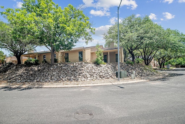 428 Summit Cir, Fredericksburg, TX 78624 - view of front facade featuring brick siding