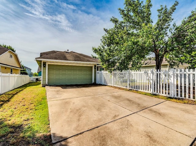 581 Sampson, Kyle, TX 78640 - view of garage