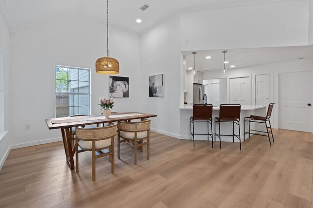 1607 Forest St, Georgetown, TX 78626 - dining room with high vaulted ceiling, crown molding, light wood-style floors, baseboards, and recessed lighting